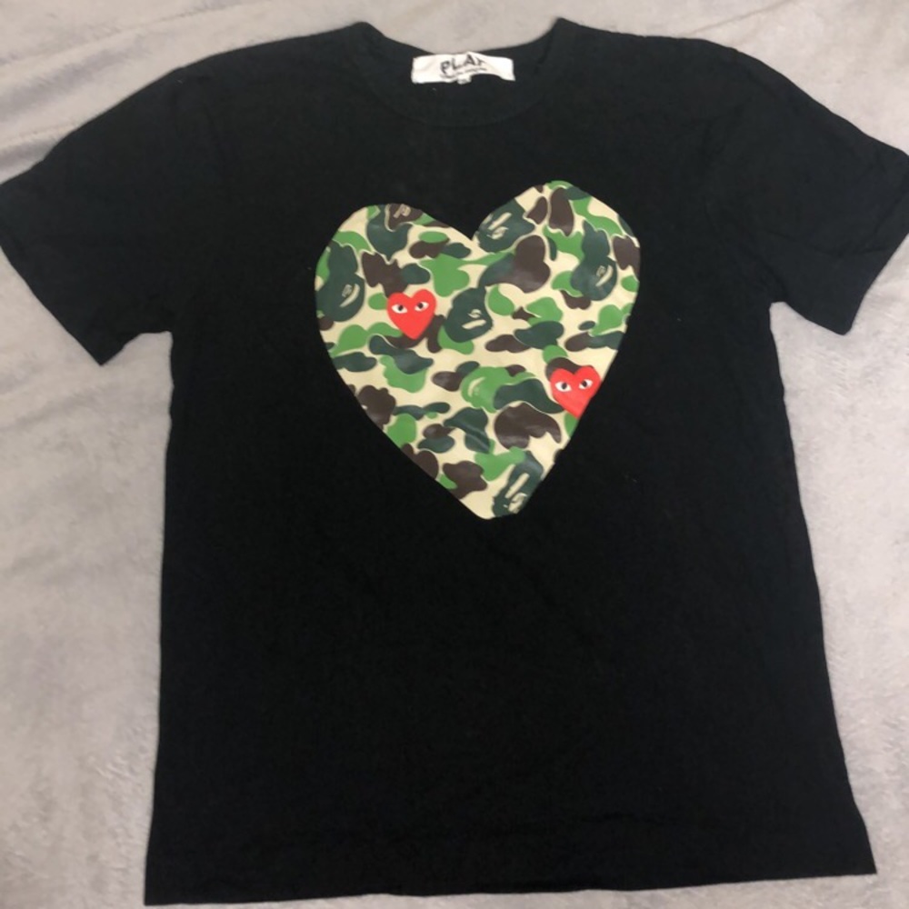Comes De Garçon Black Camo Heart T Shirt